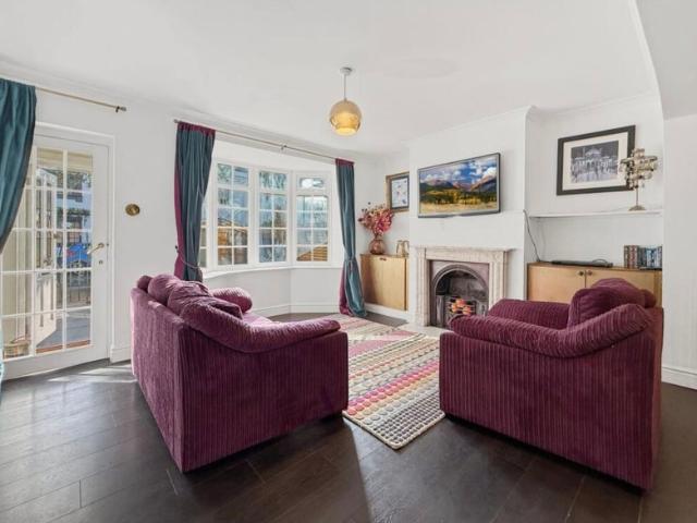 2/3 bed cottage with off street parking
