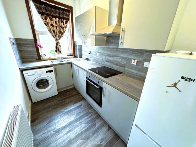 2/3 Bed Flat East Ham £1795pcm