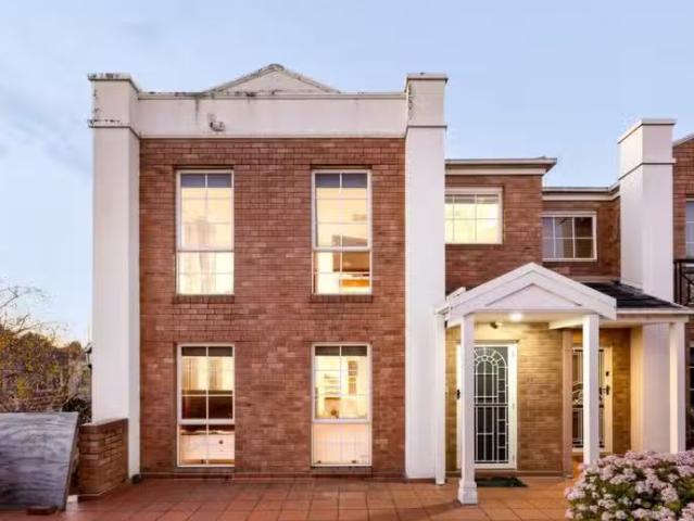 23 Botanic Walk, Mont Albert North VIC 3129 Townhouse For Le.