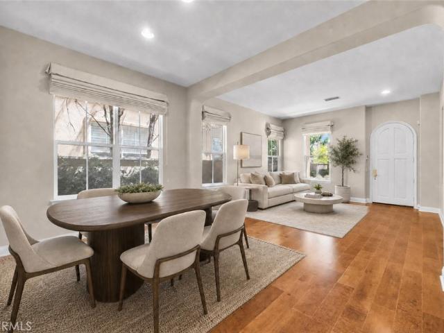 23 Carpenteria