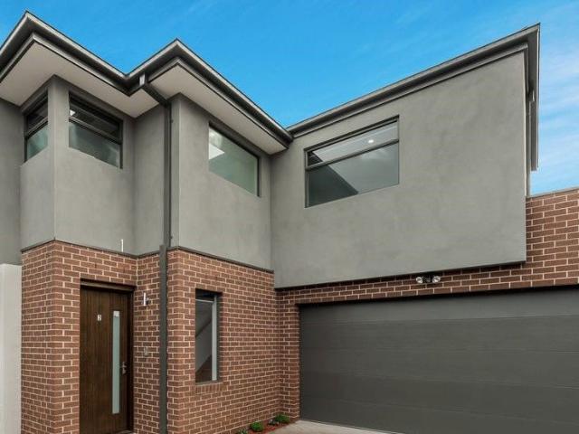 2/3 Courtyard Way, ROXBURGH PARK, VIC 3064
