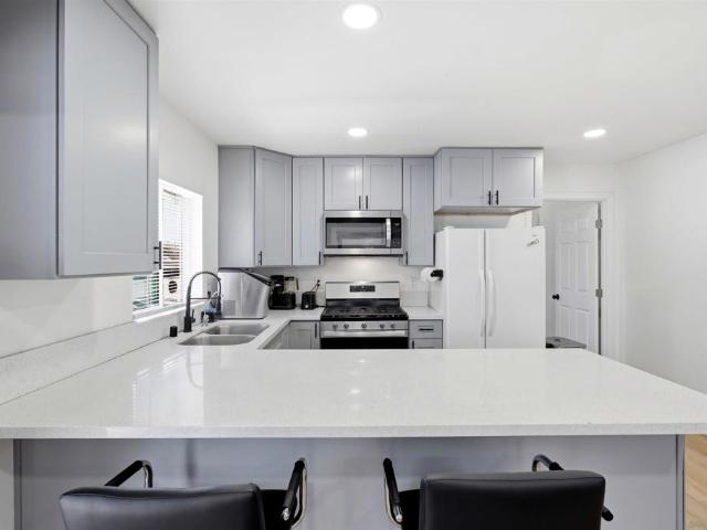 23 E 1st St