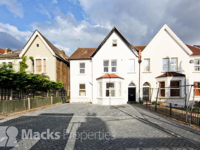 23 Elmers End Road, London SE20 1 bed flat to rent £1,375 pcm £317 pw