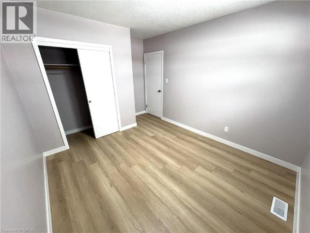 23 ELKINGTON Drive Unit# Upper Unit, Kitchener, Ontario, N2B1S1