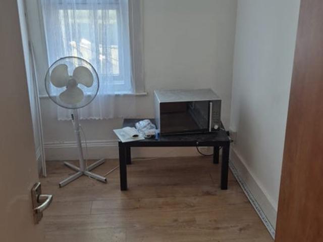 2/3 first floor flat available
