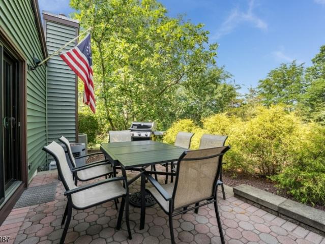 23 Highland Cir