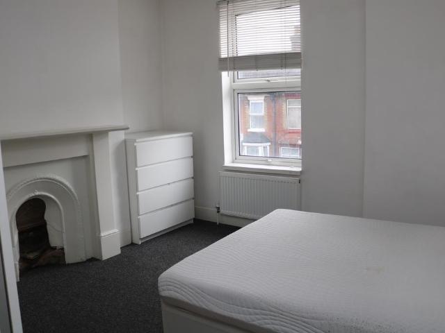 23 Holland Road, Maidstone, Kent, ME14 5 bed house share to rent £650 pcm £150 pw