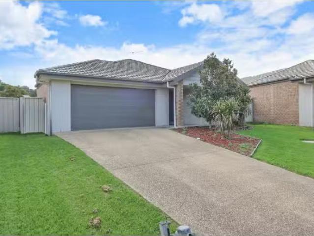 23 Kendall Drive, Hamilton Valley House for rent Listed by Ka.