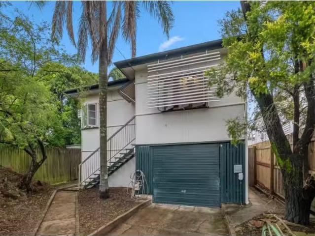 23 Logan Street, GREENSLOPES House for rent Listed by Dylan J.