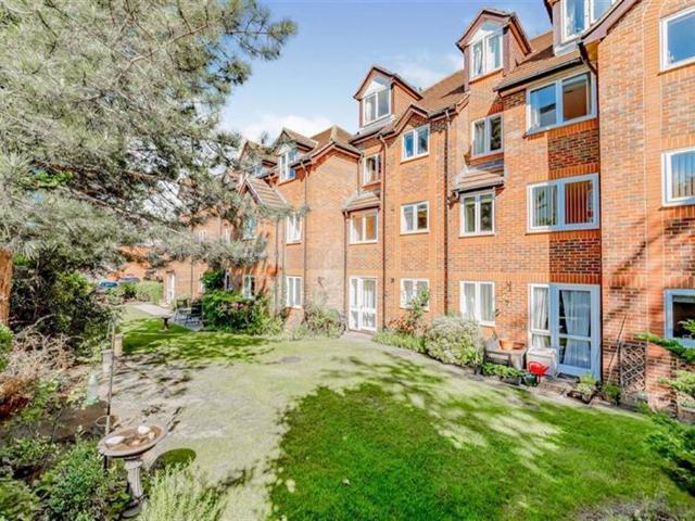 23 Meadsview Court, Clock House Road. 1 bed retirement property to rent £1,175 pcm £271 pw