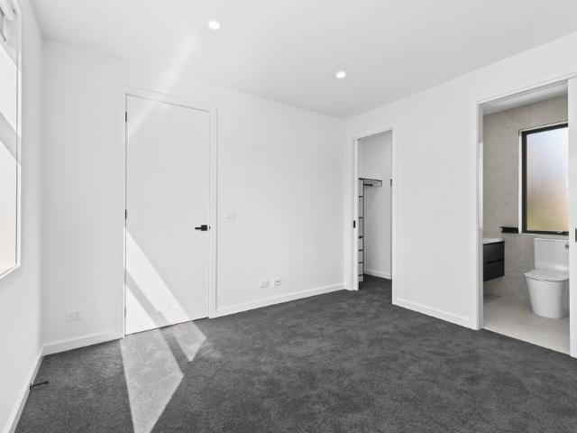2/3 Munro Street