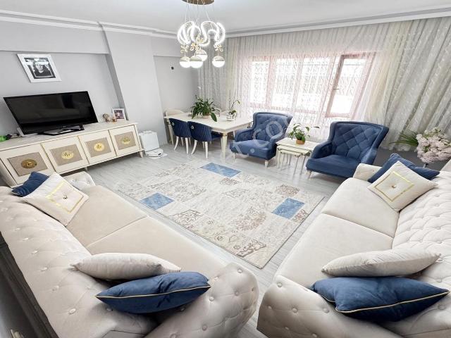 23 Nisan Mahalle'sinde Ara Kat Full+full Yapılı E.banyolu 3+1