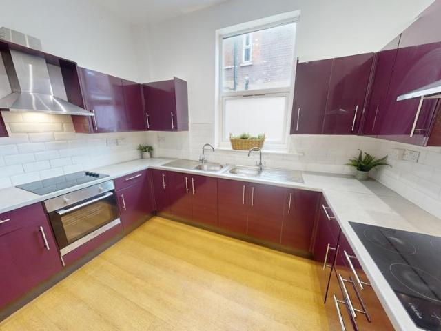 23 Noel Street, Nottingham, NG7 6AQ 8 bed semi detached house to rent £5,165 pcm £1,192 pw