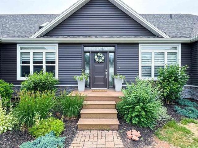 23 Paget & Keppoch Lot Crescent, Stratford, PE, C1B 0E3 Luxury House for sale | Listing ID 202606 | Royal LePage Carriage Trade Luxury Properties