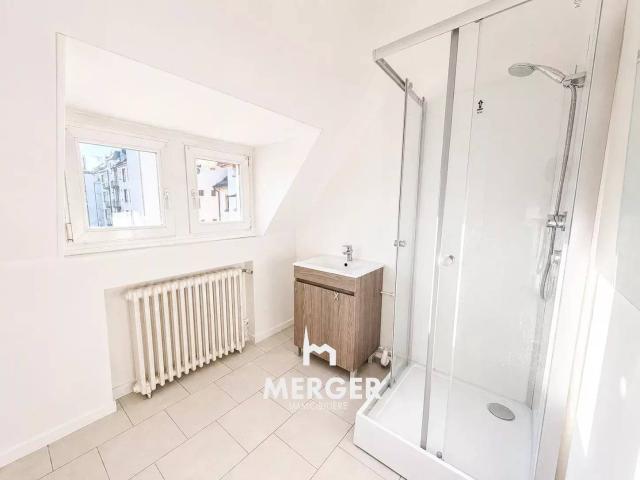 2/3 PIECES EN DERNIER ETAGE PROCHE ORANGERIE