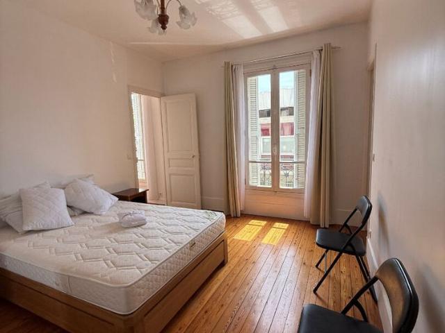 2/3 PIECES MEUBLE AU PIED DU RER A NANTERRE VILLE