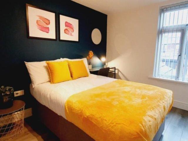 23 Prince Edward Avenue, Oldham 1 bed in a house share to rent £540 pcm £125 pw