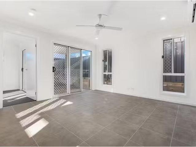 2/3 Rawmarsh Street, Farley Townhouse for rent Listed by Soph.