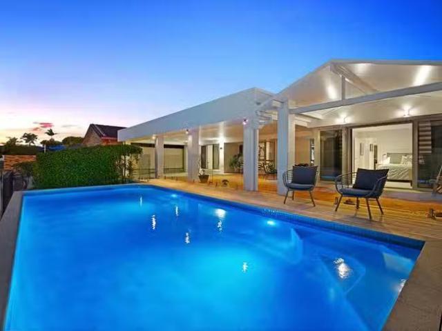23 Redleaf Court, Burleigh Waters, QLD 4220