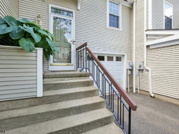 23 Rushmore Ln