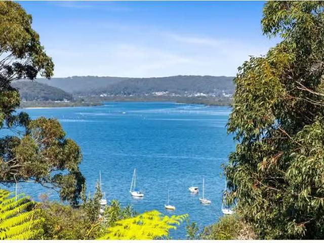 23 Sandstone Crescent, Tascott House for rent Listed by Tammy.