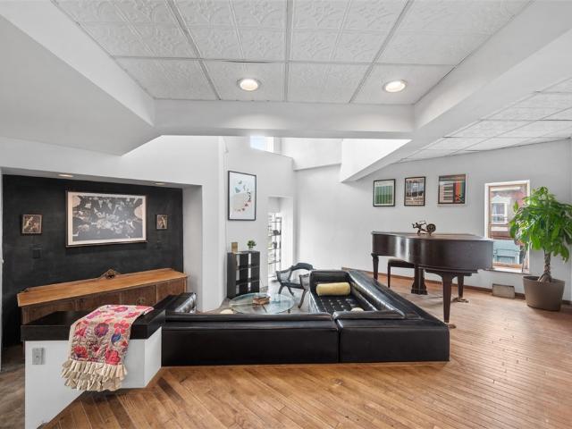 23 Seneca St