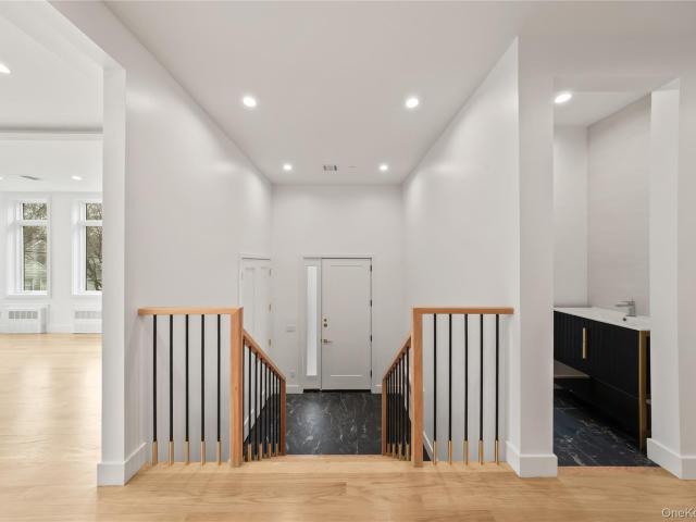 23 Singer Avenue 211