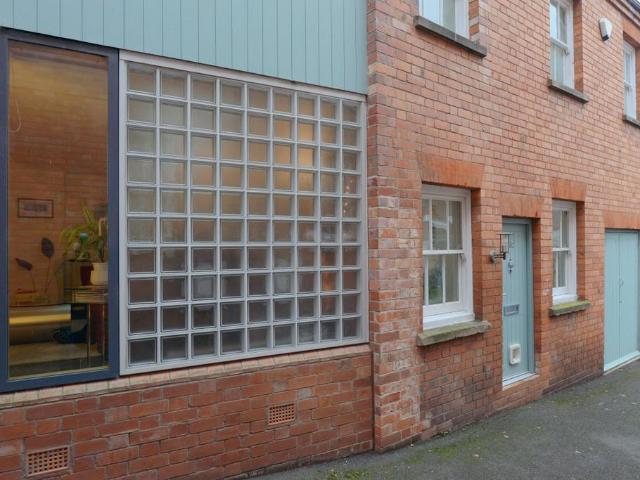 23c Swan Hill Shrewsbury, SY1 1NQ 2 bed terraced house to rent £1,250 pcm £288 pw