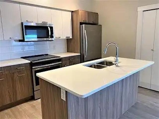 23RD FLOOR DOWNTOWN CONDO WITH SPECTACULAR VIEWS — 2 Bedrooms Condo Unit