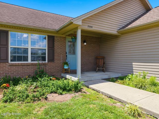 2004 White Oak Dr