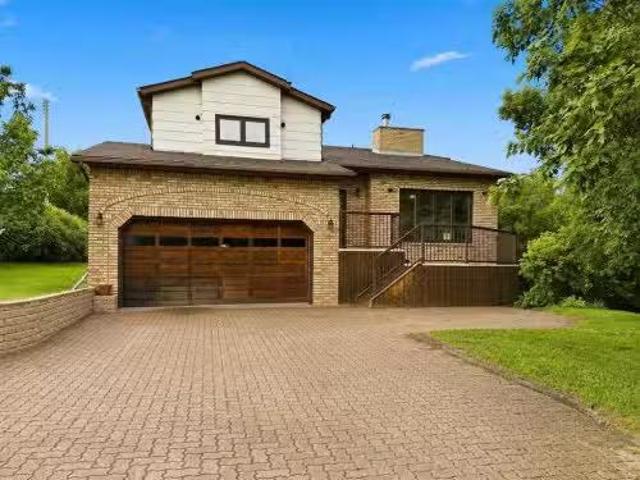 2005 Braecrest Drive, Brandon, MB, R7A 1A3 house for sale L.