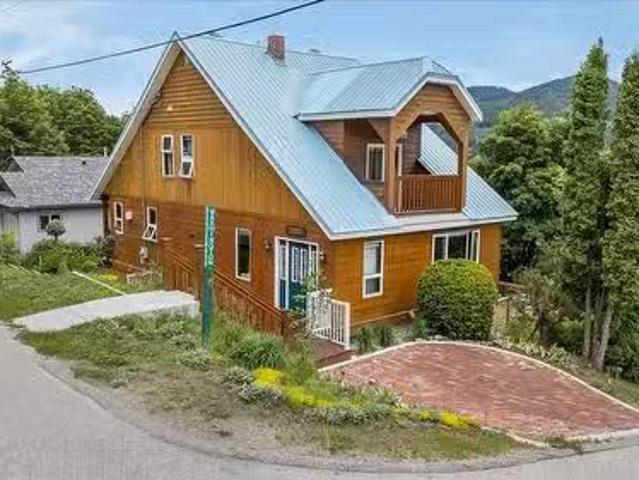 2005 Kootenay Avenue, Rossland, BC, V0G 1Y0 house for sale.