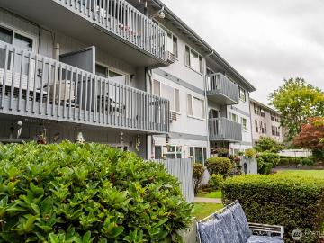2005 Tibbetts Dr, Unit 213, Longview, WA 98632 | MLS #2427