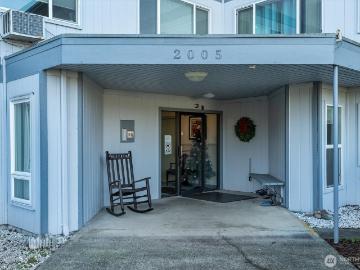 2005 Tibbetts Drive # 209