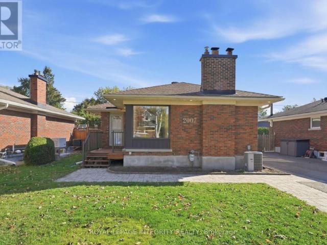 2007 Dorval Avenue Ottawa, ON K1G2N6