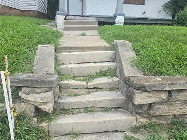2007 Jones Street