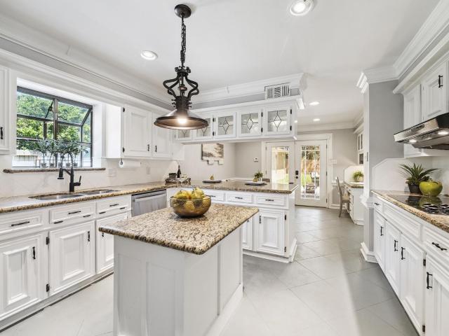 2007 7 Oaks Dr, Kingwood, TX 77339 | MLS #74105