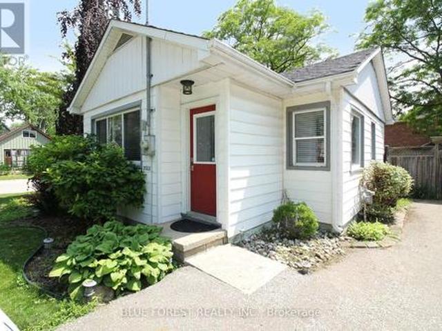 2008 Olive Street, Sarnia, ON, N0N 1C0 house for sale | Listing ID X13505 | Royal LePage