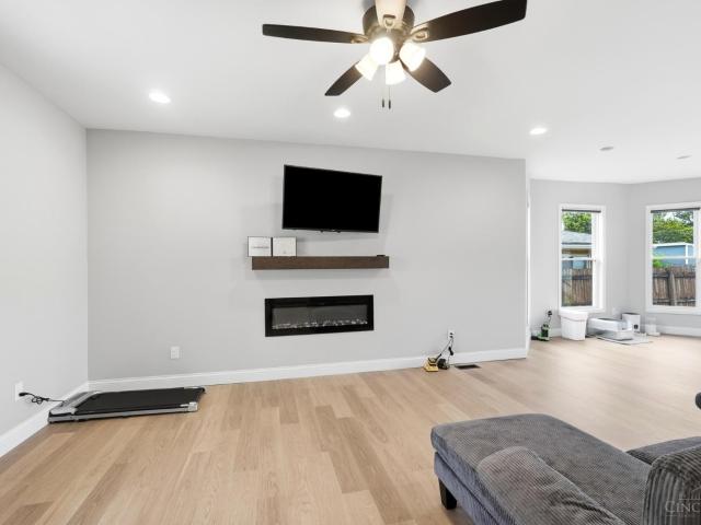 2009 Henry Avenue