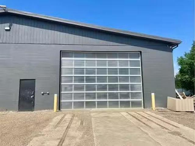 2009 1 Street, Wainwright, AB, T9W 1N4 commercial for lease.