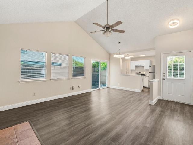 2000 Andover Dr