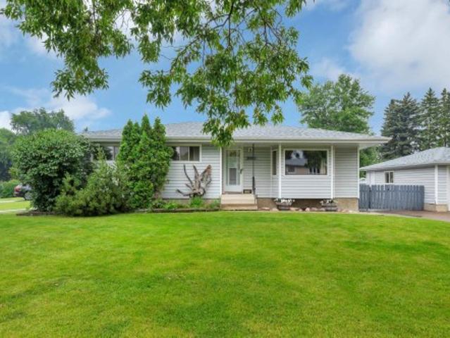 2000 Bonneville Crest, Sherwood Park, AB, T8A 0Y6 house for sale | Listing ID E4499 | Royal LePage