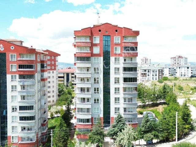 2000 Evler Mah.de Sultanpark'da İçi Ful Yapılı Satılık 4+1 Daire