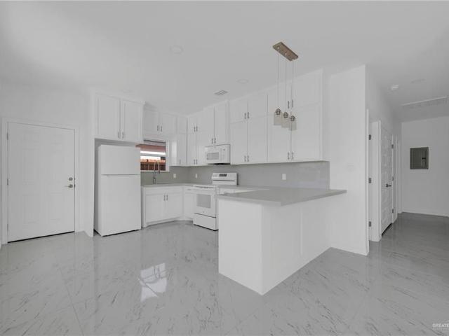 2000 E. 1st Street #3, Mission, US, TX