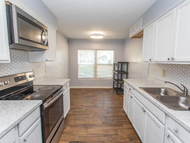 2000 Greens Blvd. 15 B