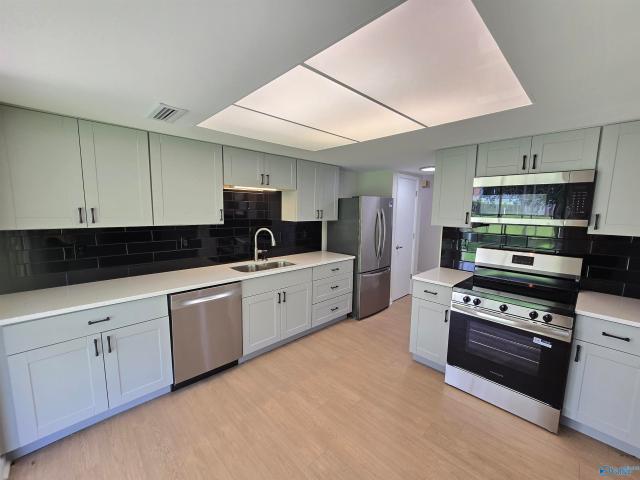2000 Hackberry Green SE