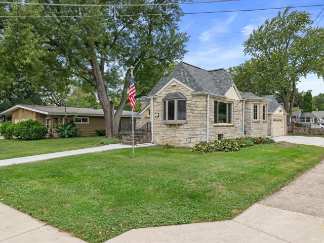 2000 Summit Ave