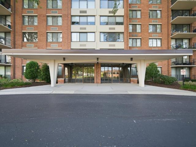 2000 Saint Regis Drive # 4H