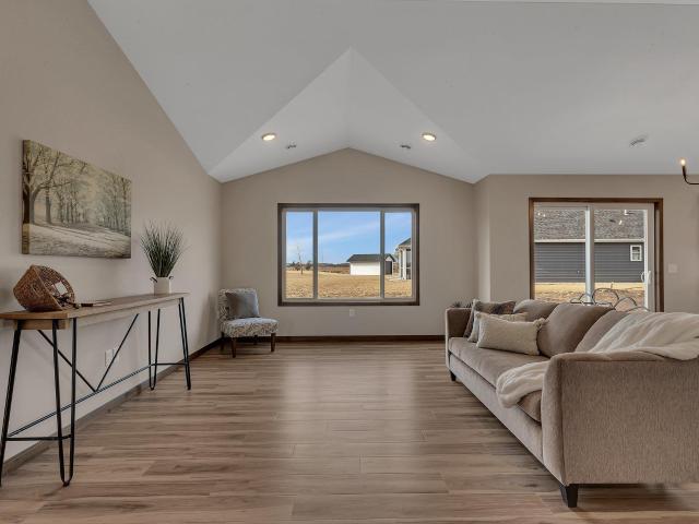 2000 Sandstone Loop N