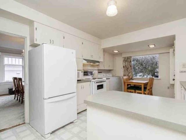 2000 West 43rd Avenue apartment — Vancouver, BC 4 Bedroom 4 Bedroom